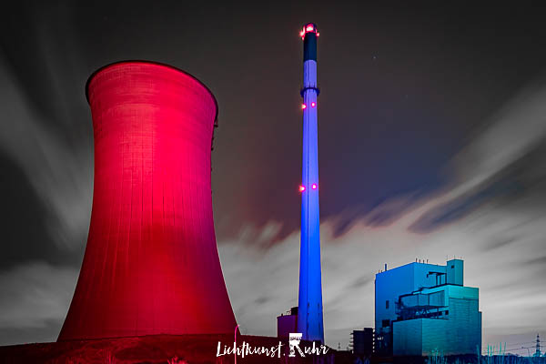 Das Kraftwerk Knepper vor der Sprengung beleuchtet