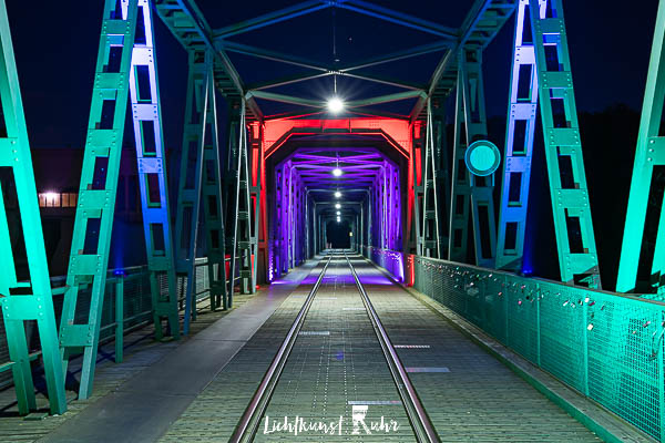 Die beleuchtete Hengsteyseebrücke